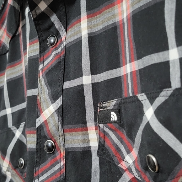 North Face short sleeved button down - Picture 3 of 3